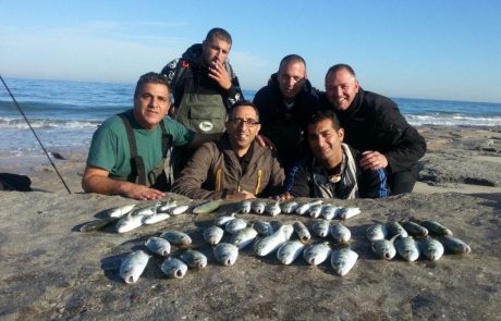 מפגש דייגים אמיתי – עמוס והחבר’ה בדיג חוף במיטבו